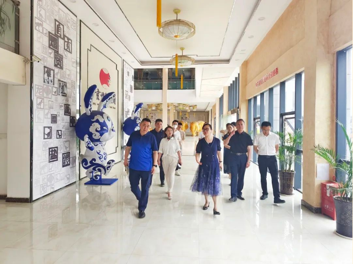 东方彩灯·时事新闻|周耘副市长一行莅临自贡灯贸集团调研